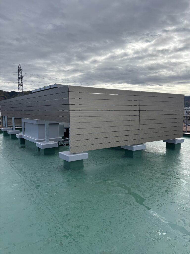 12月21日　金沢市　アルミルーバー取付